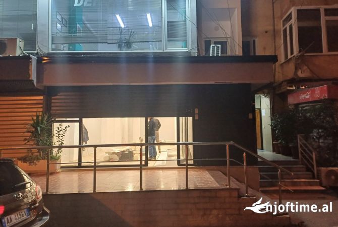 Prane Fakultetit Te Gjuheve Te Huaja,Jepet Ambient Me Qira,I Pershtatshem Per Aktivitete Te Ndryshme