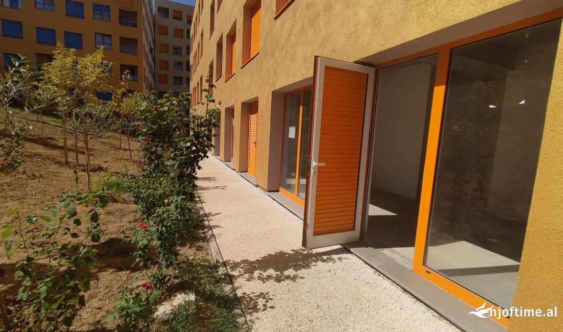 Ne Ali Dem, Te Kompleksi Mangalem 21, Shitet Dyqan Me Cmim Okazion Perfekt Per Investim!