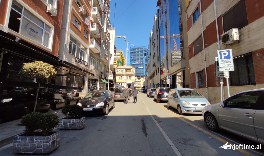 Ne fillim Te Myslym Shyrit, Shitet Ambient Komercial !!