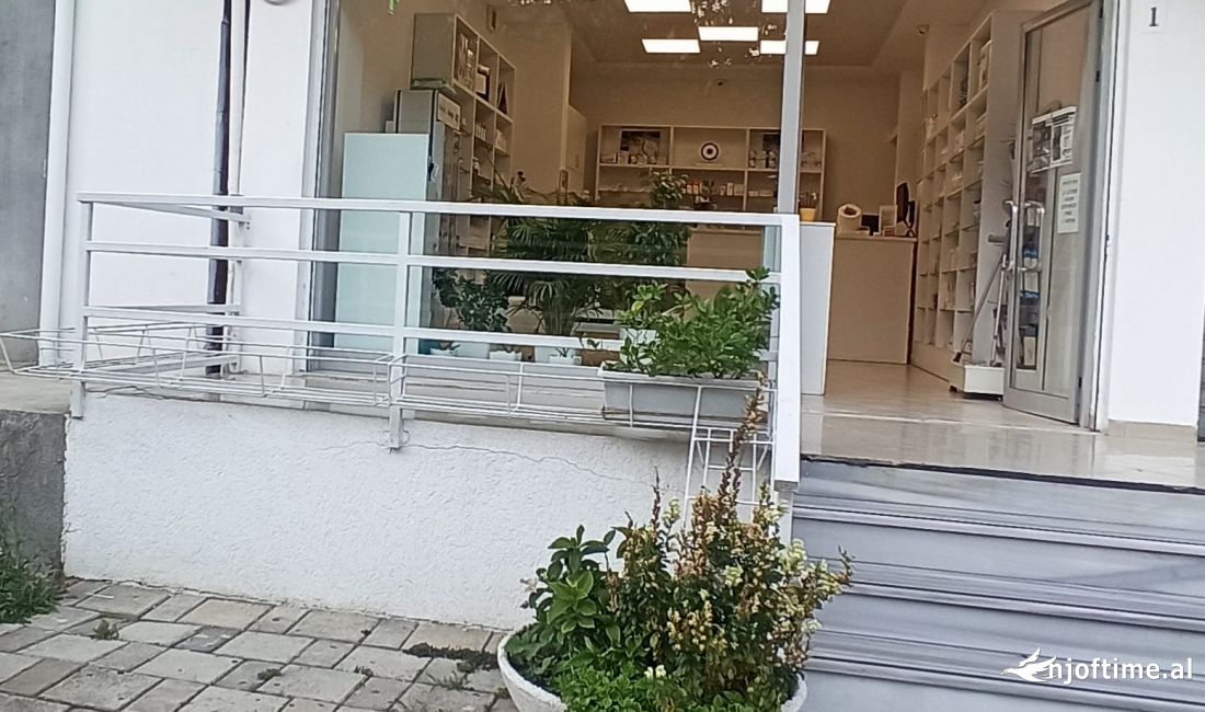 Ne Don Bosko, Shitet Ambient Komercial Buze Rruge!! 