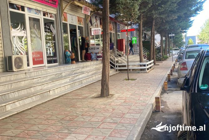 Ambiente Commerciale in Vendita 1+1 a Tirana - 110,000 Euro