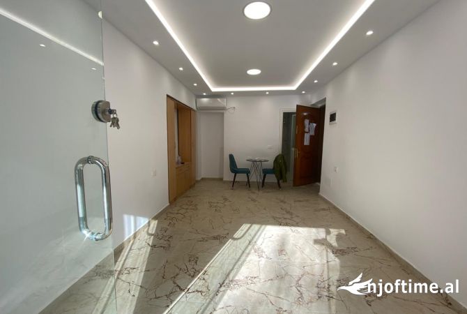 Ambiente Commerciale in Vendita 1+1 a Tirana - 150,000 Euro