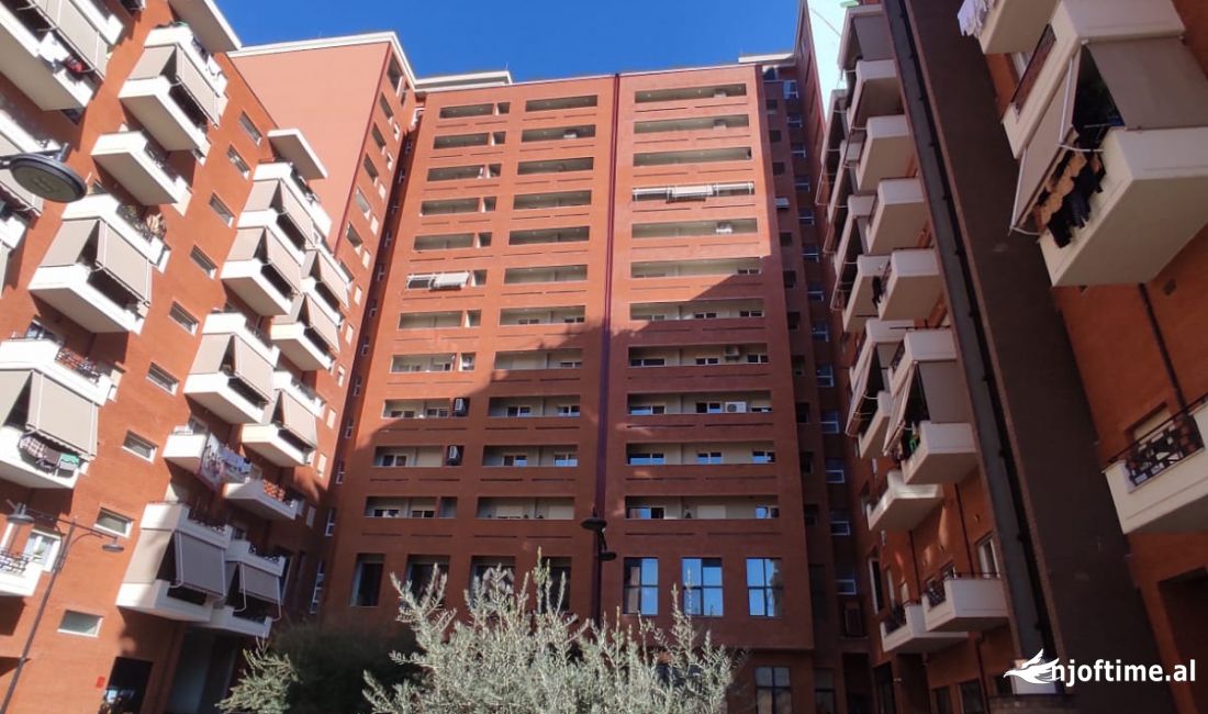 Okazion!! Tek Spitali Amerikan 3, Shitet Dyqan Ideal Per Investim !!