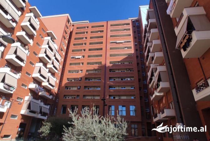 Ambiente Commerciale in Vendita 1+1 a Tirana - 125,000 Euro