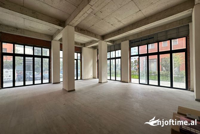 Ambiente Commerciale in Affitto 1+1 a Tirana - 950 Euro