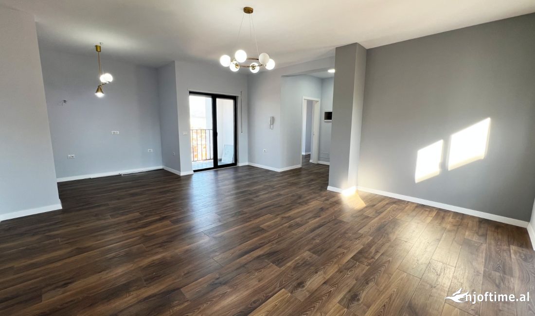 Pas Viles Gold, Japim Me Qira Per Zyra Super Apartament 3+1+2 Me Pamje Spektakolare!