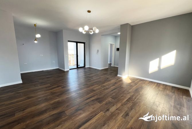 Pas Viles Gold, Japim Me Qira Per Zyra Super Apartament 3+1+2 Me Pamje Spektakolare!