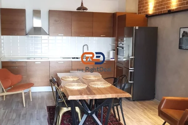 Shtepi ne shitje Apartament ne Tirane, 2+1, Mobilimi E mobiluar, Pagesa 230,000  Euro.