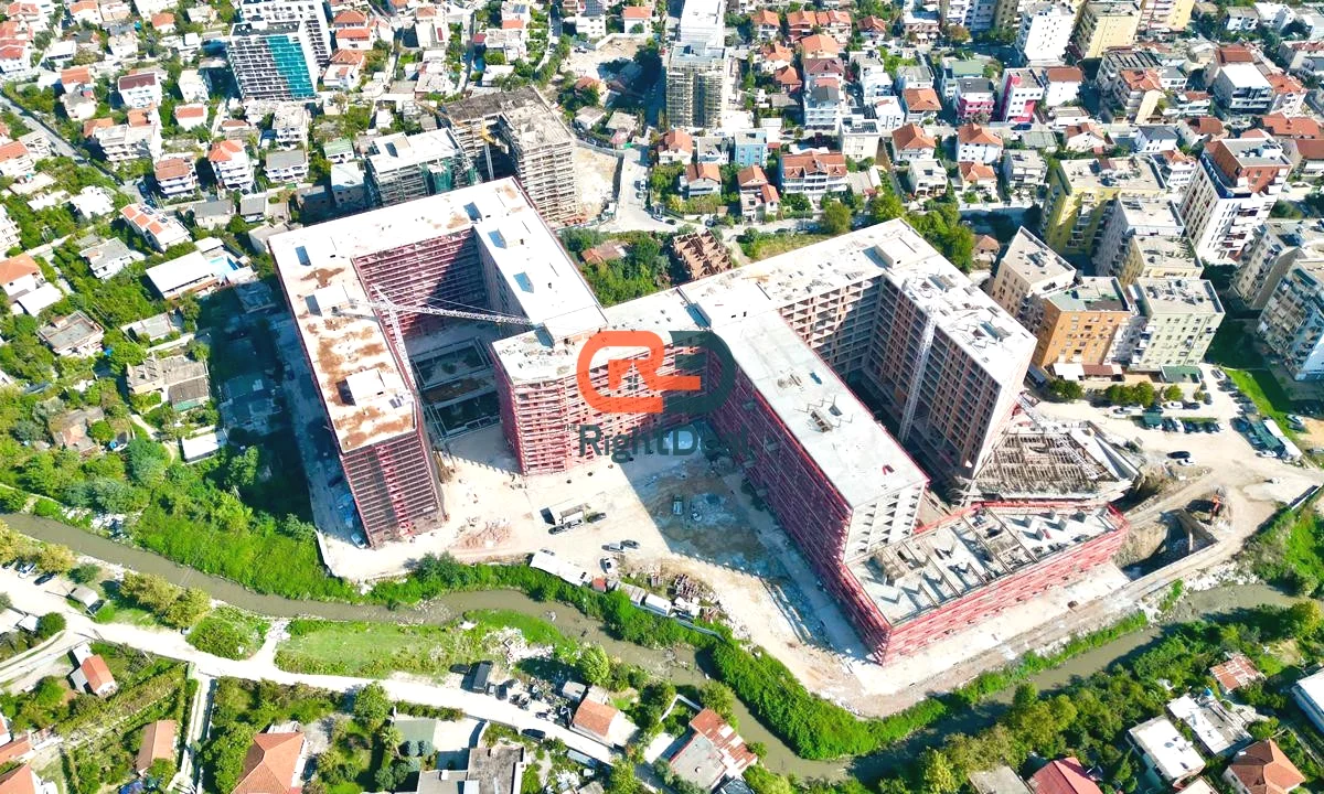 Shtepi ne shitje Apartament ne Tirane, 3+1, Mobilimi Bosh, pa mobiluar, Pagesa 273,000  Euro.