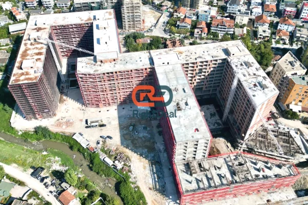Shtepi ne shitje Apartament ne Tirane, 3+1, Mobilimi Bosh, pa mobiluar, Pagesa 273,000  Euro.