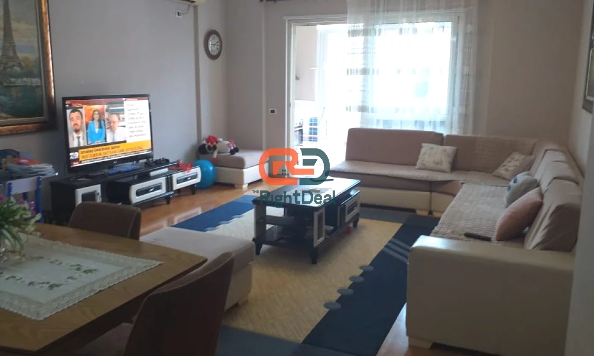 Shtepi ne shitje Apartament ne Tirane, 2+1, Mobilimi E mobiluar, Pagesa 240,000  Euro.