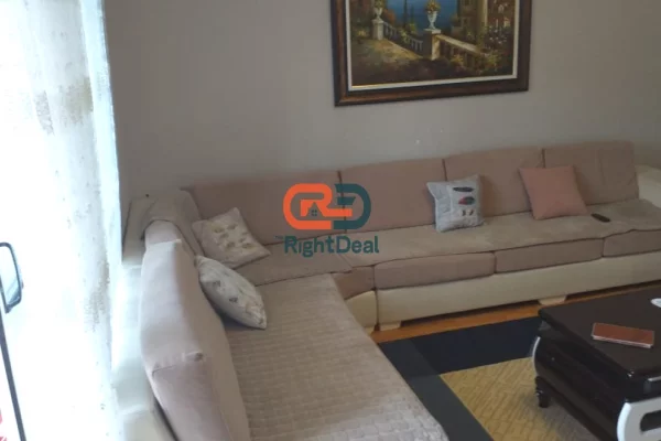 Shtepi ne shitje Apartament ne Tirane, 2+1, Mobilimi E mobiluar, Pagesa 240,000  Euro.