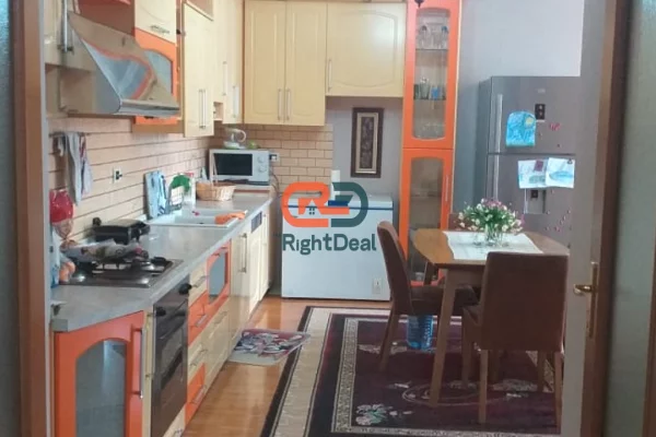 Shtepi ne shitje Apartament ne Tirane, 2+1, Mobilimi E mobiluar, Pagesa 240,000  Euro.