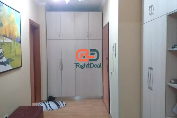 Shtepi ne shitje Apartament ne Tirane, 2+1, Mobilimi E mobiluar, Pagesa 240,000  Euro.