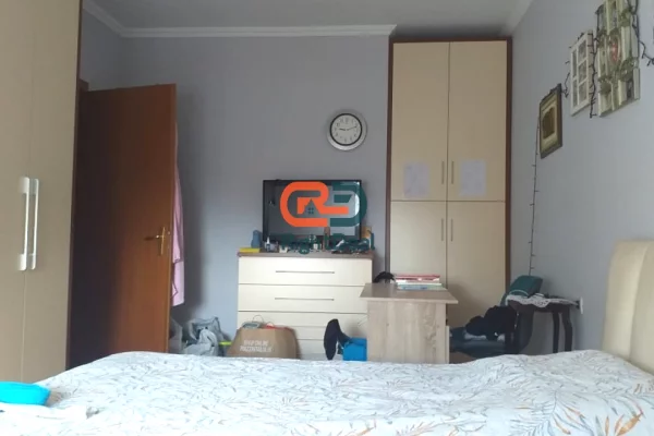 Shtepi ne shitje Apartament ne Tirane, 2+1, Mobilimi E mobiluar, Pagesa 240,000  Euro.