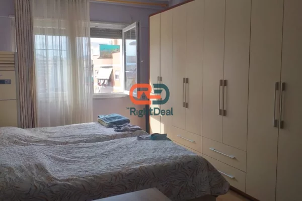 Shtepi ne shitje Apartament ne Tirane, 2+1, Mobilimi E mobiluar, Pagesa 240,000  Euro.