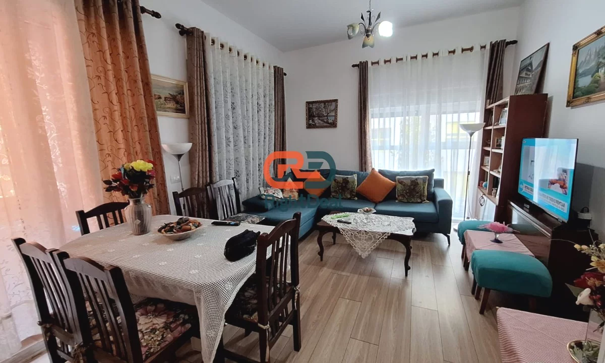 Shtepi ne shitje Apartament ne Tirane, 2+1, Mobilimi Bosh, pa mobiluar, Pagesa 150,000  Euro.