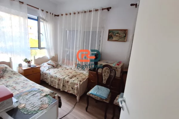 Shtepi ne shitje Apartament ne Tirane, 2+1, Mobilimi Bosh, pa mobiluar, Pagesa 150,000  Euro.