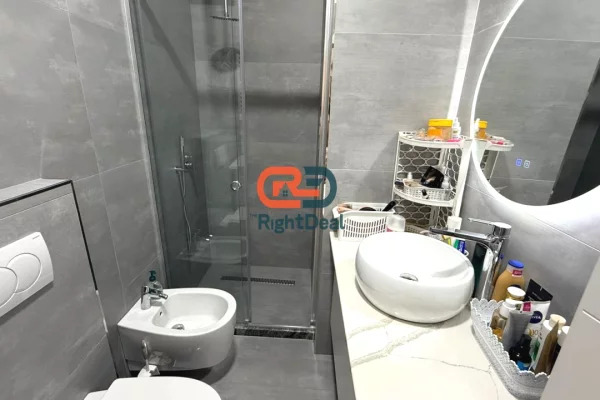 Shtepi ne shitje Apartament ne Tirane, 1+1, Mobilimi E mobiluar, Pagesa 105,000  Euro.