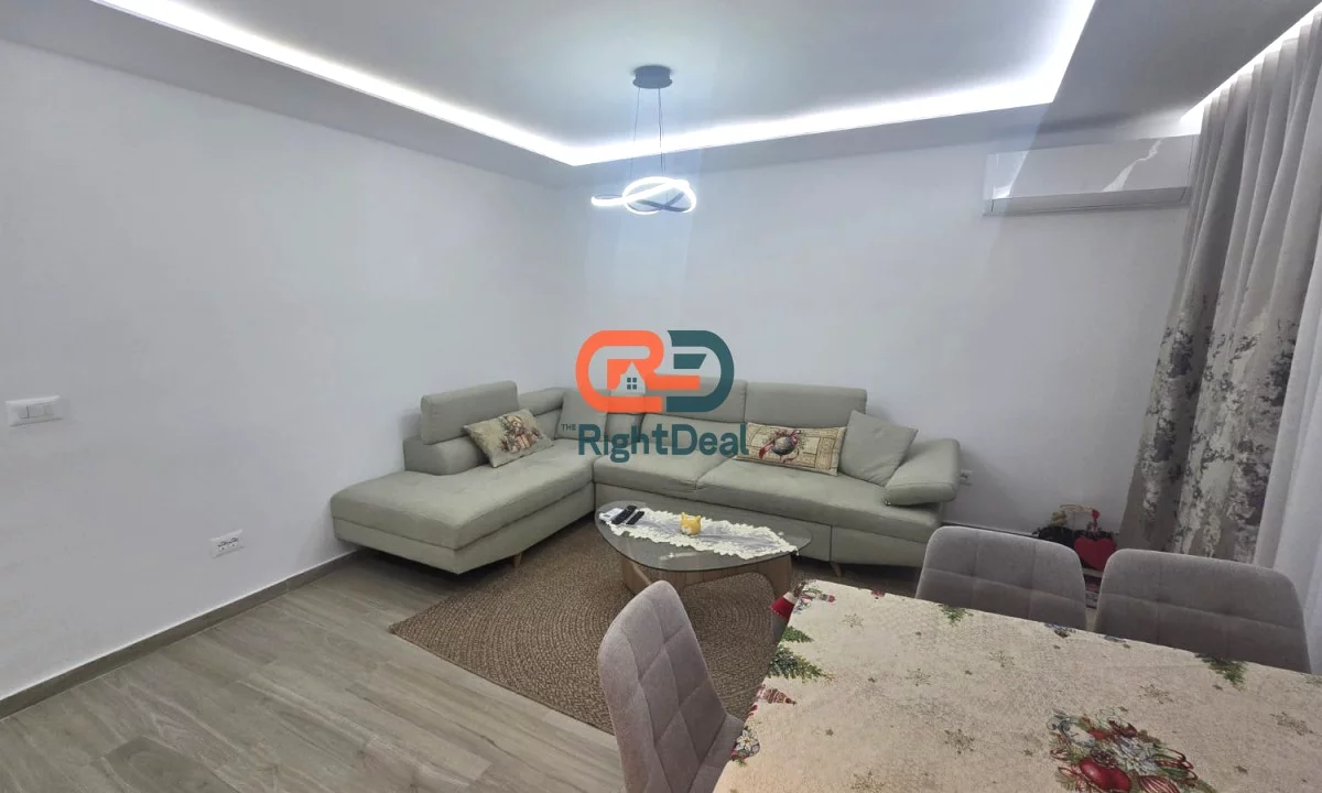 Shtepi ne shitje Apartament ne Tirane, 2+1, Mobilimi E mobiluar, Pagesa 200,000  Euro.