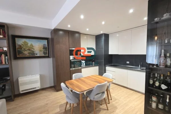 Shtepi ne shitje Apartament ne Tirane, 1+1, Mobilimi E mobiluar, Pagesa 160,000  Euro.