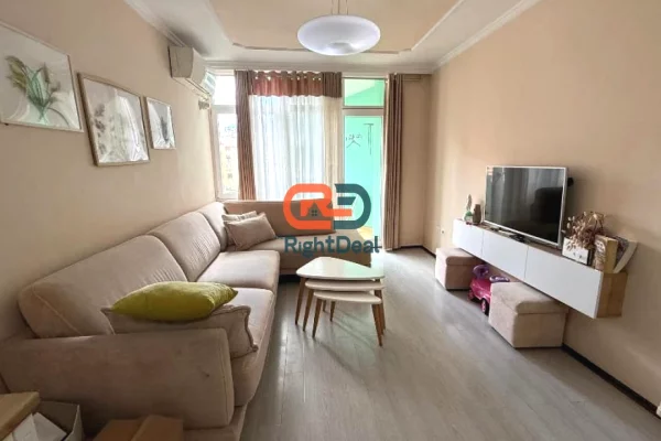 Tek Komuna E Parisit, Jepet Me Qira Apartament 2+1, Ideal Per Banim!!!
