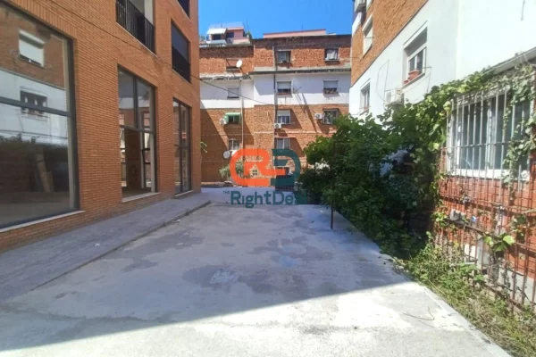 Tek Ish Tregu Elektrik, Shitet Njesi Biznesi Ideal Per Investim, Ne Ndertim Te Ri !!!