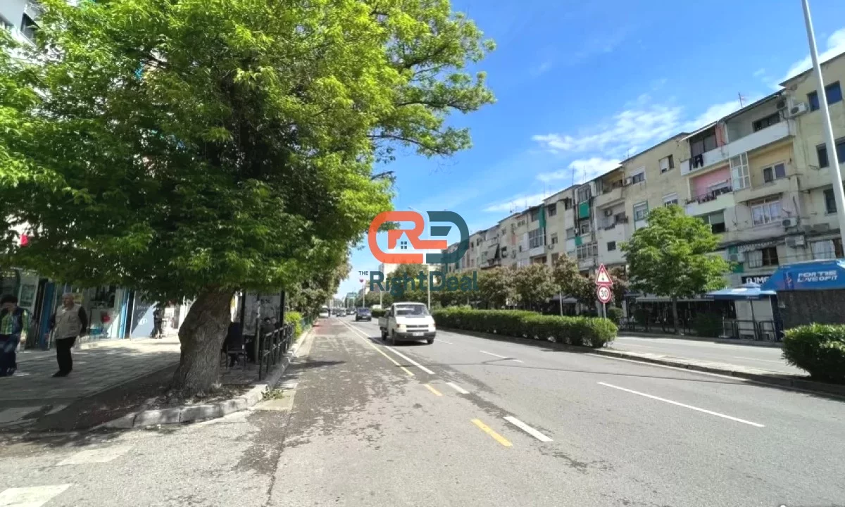 Shtepi ne shitje Apartament ne Tirane, 2+1, Mobilimi Bosh, pa mobiluar, Pagesa 180,000  Euro.