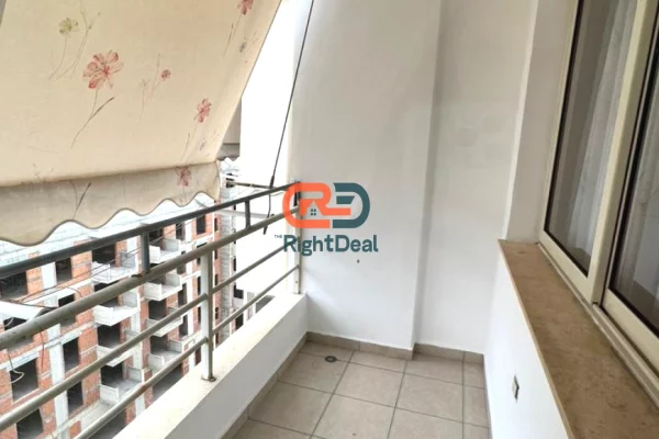Shtepi ne shitje Apartament ne Tirane, 1+1, Mobilimi E mobiluar, Pagesa 115,000  Euro.