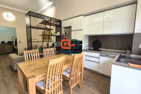 Shtepi ne shitje Apartament ne Tirane, 2+1, Mobilimi E mobiluar, Pagesa 189,000  Euro.