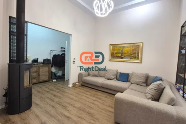 Shtepi ne shitje Apartament ne Tirane, 2+1, Mobilimi E mobiluar, Pagesa 189,000  Euro.