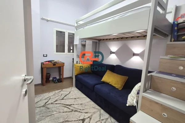 Shtepi ne shitje Apartament ne Tirane, 2+1, Mobilimi E mobiluar, Pagesa 189,000  Euro.