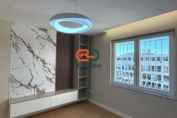 Tek Ish -Stacioni I Trenit, Shitet Apartament 2+1+2, Me Planimetri Perfekte !