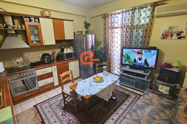 Shtepi me qera Apartament ne Tirane, 2+1, Mobilimi E mobiluar, Pagesa 500  Euro.