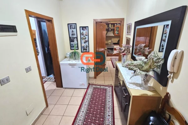 Shtepi me qera Apartament ne Tirane, 2+1, Mobilimi E mobiluar, Pagesa 500  Euro.