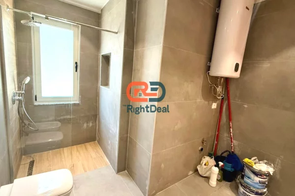 Shtepi ne shitje Apartament ne Tirane, 1+1, Mobilimi Bosh, pa mobiluar, Pagesa 175,000  Euro.