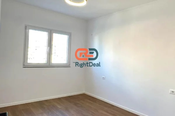 Shtepi ne shitje Apartament ne Tirane, 2+1, Mobilimi Bosh, pa mobiluar, Pagesa 193,000  Euro.