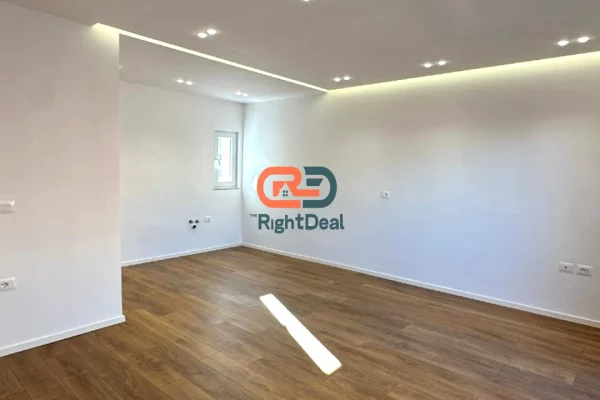 Mbrapa Fakultetit Te Shkencave, Ne Rrugen Haxhi Hysen Dalliu, Shitet Apartament 2+1,Lokacion Perfekt