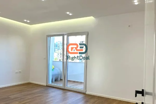 Shtepi ne shitje Apartament ne Tirane, 2+1, Mobilimi Bosh, pa mobiluar, Pagesa 193,000  Euro.