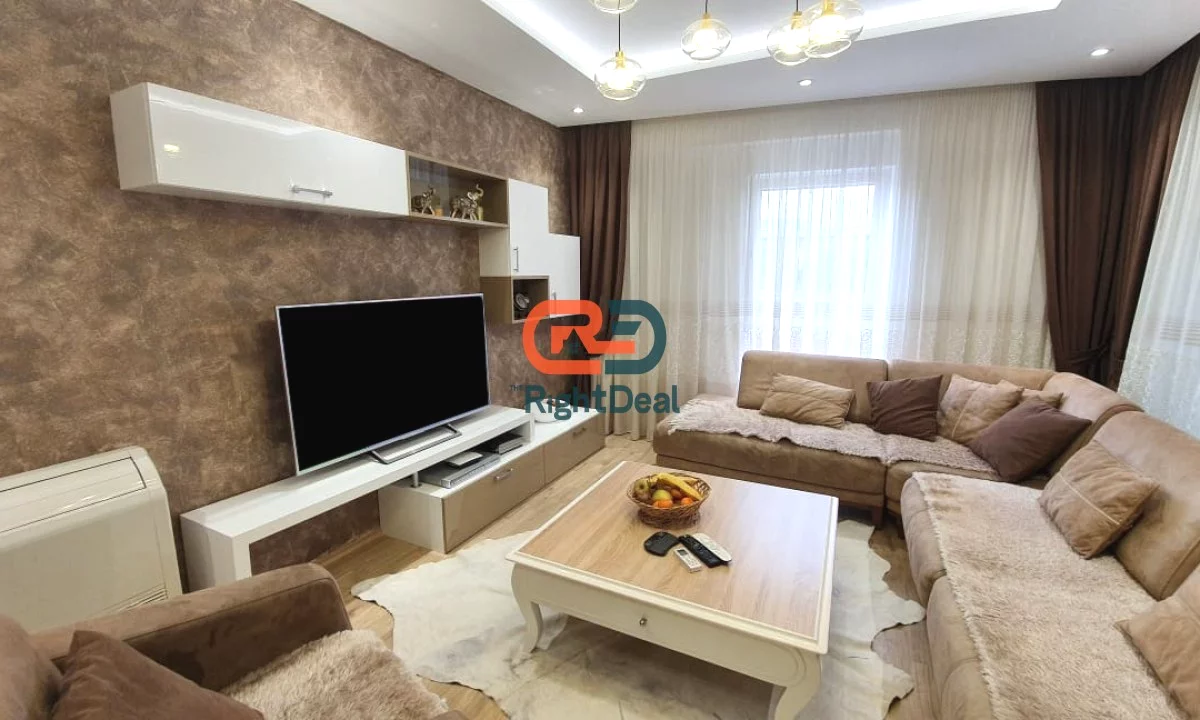 Shtepi ne shitje Apartament ne Tirane, 3+1, Mobilimi E mobiluar, Pagesa 365,000  Euro.
