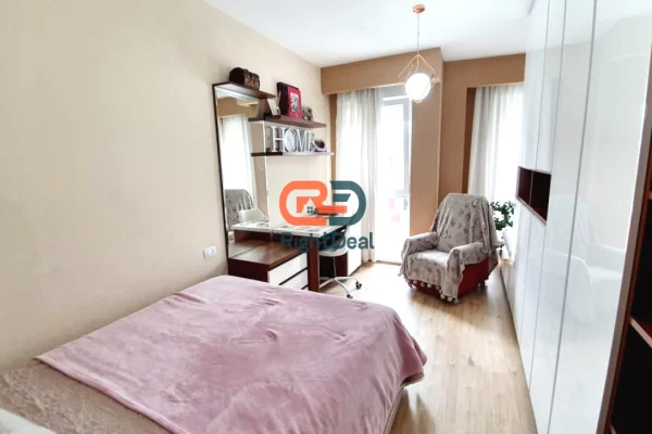 Shtepi ne shitje Apartament ne Tirane, 3+1, Mobilimi E mobiluar, Pagesa 365,000  Euro.