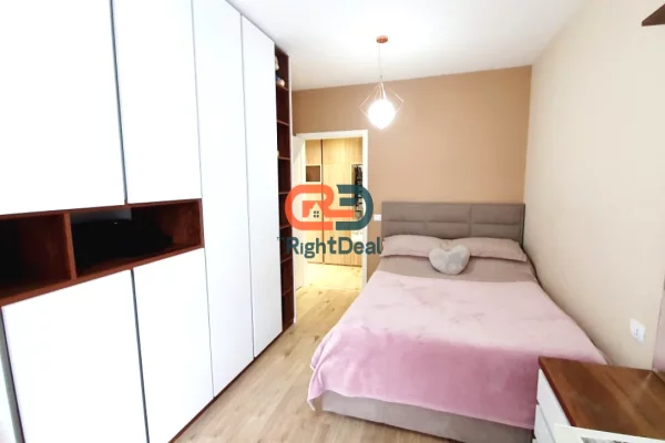 Shtepi ne shitje Apartament ne Tirane, 3+1, Mobilimi E mobiluar, Pagesa 365,000  Euro.
