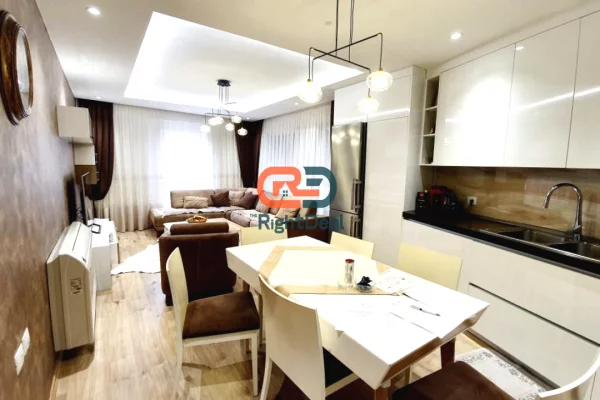Shtepi ne shitje Apartament ne Tirane, 3+1, Mobilimi E mobiluar, Pagesa 365,000  Euro.