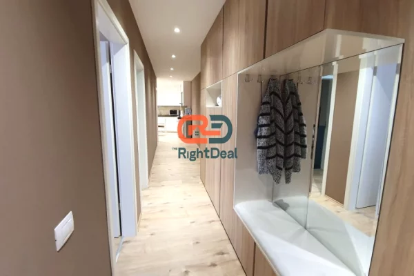 Shtepi ne shitje Apartament ne Tirane, 3+1, Mobilimi E mobiluar, Pagesa 365,000  Euro.