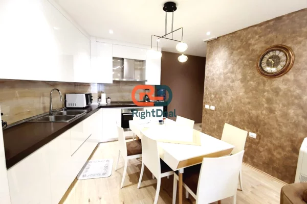 Shtepi ne shitje Apartament ne Tirane, 3+1, Mobilimi E mobiluar, Pagesa 365,000  Euro.