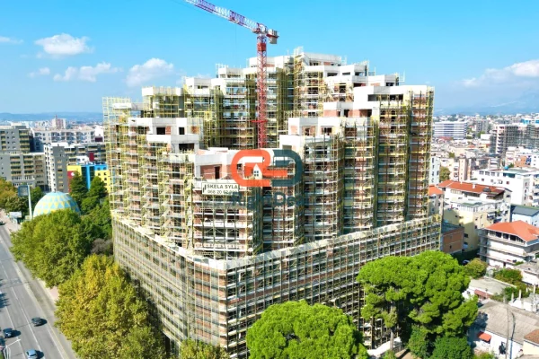 Ne Kompleksin "Colonnade" Prane Zogut Te Zi, Shitet Njesi Biznesi, Mundesi Ideale Investimi !!!