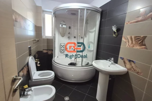 Shtepi ne shitje Apartament ne Tirane, 2+1, Mobilimi Pjeserisht e mobiluar, Pagesa 189,000  Euro.