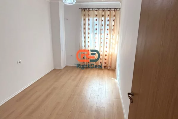 Shtepi ne shitje Apartament ne Tirane, 2+1, Mobilimi Bosh, pa mobiluar, Pagesa 135,000  Euro.