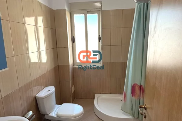 Shtepi ne shitje Apartament ne Tirane, 2+1, Mobilimi Bosh, pa mobiluar, Pagesa 135,000  Euro.