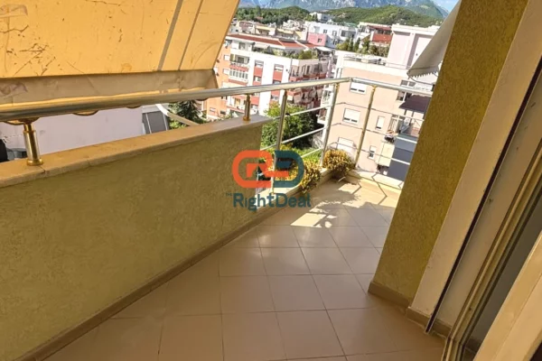 Shtepi ne shitje Apartament ne Tirane, 2+1, Mobilimi Bosh, pa mobiluar, Pagesa 135,000  Euro.